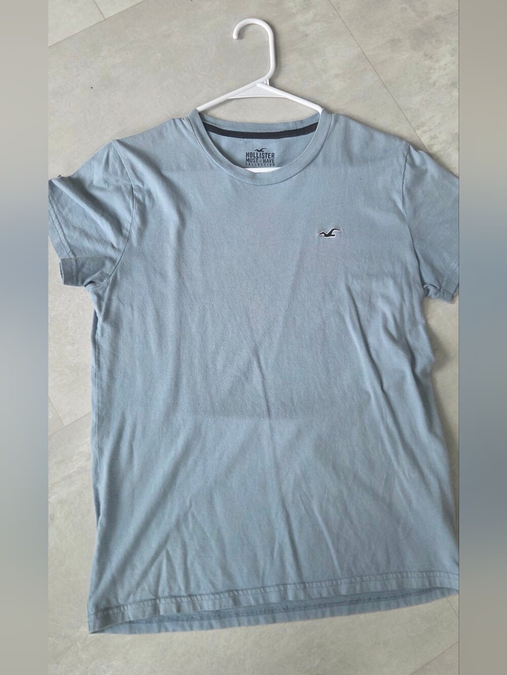Hollister Men's Baby Blue Crewneck Logo Tee